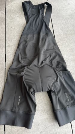 Isadore Signature bibs