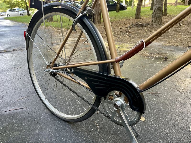 Bronzové retro dámské městské kolo – stylový originál Le Bikes