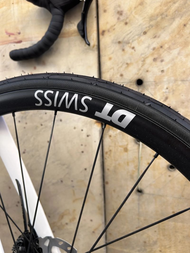 Isaac Boson Mineral White 105 M - výprodej posledního kusu
