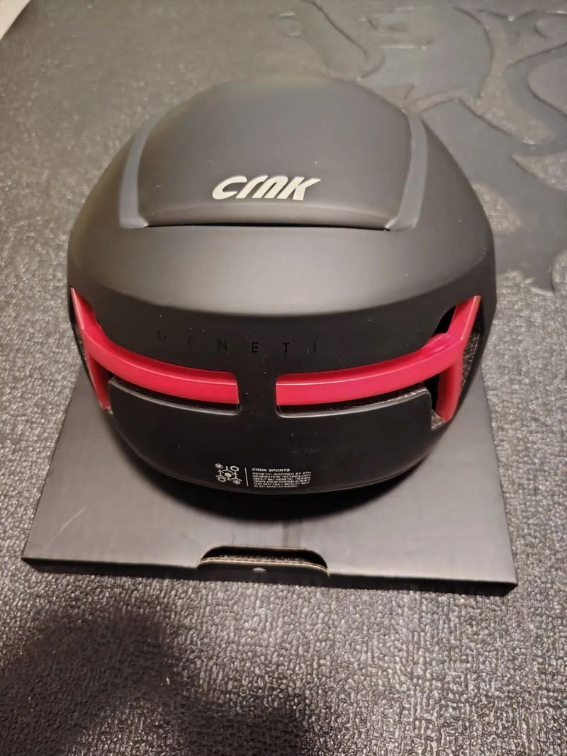 Prodám novou cyklistickou helmu CRNK Genetic Alpha