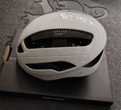 Prodám novou cyklistickou helmu CRNK Angler