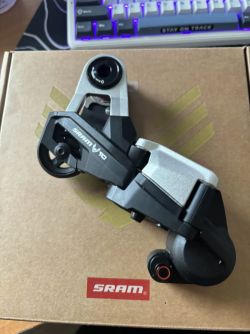 Sram Eagle 90 bez vodítka.