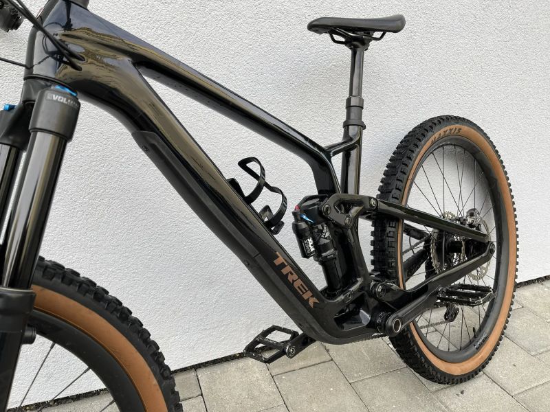 Trek Fuel EX 9.8 XT (zvednuto na 160/140 mm), super stav, komplet karbon, vel. L