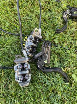 Magura MT7 Pro 1-finger HC čtyřpístková kotoučová brzda, kotouče Galfer 180mm