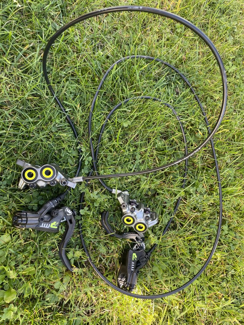 Magura MT7 Pro 1-finger HC čtyřpístková kotoučová brzda, kotouče Galfer 180mm