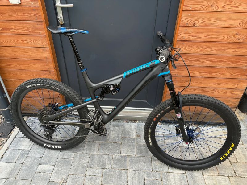Rocky Mountain Altitude 2015 27,5 vidlice 160mm