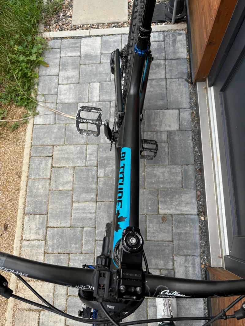 Rocky Mountain Altitude 2015 27,5 vidlice 160mm