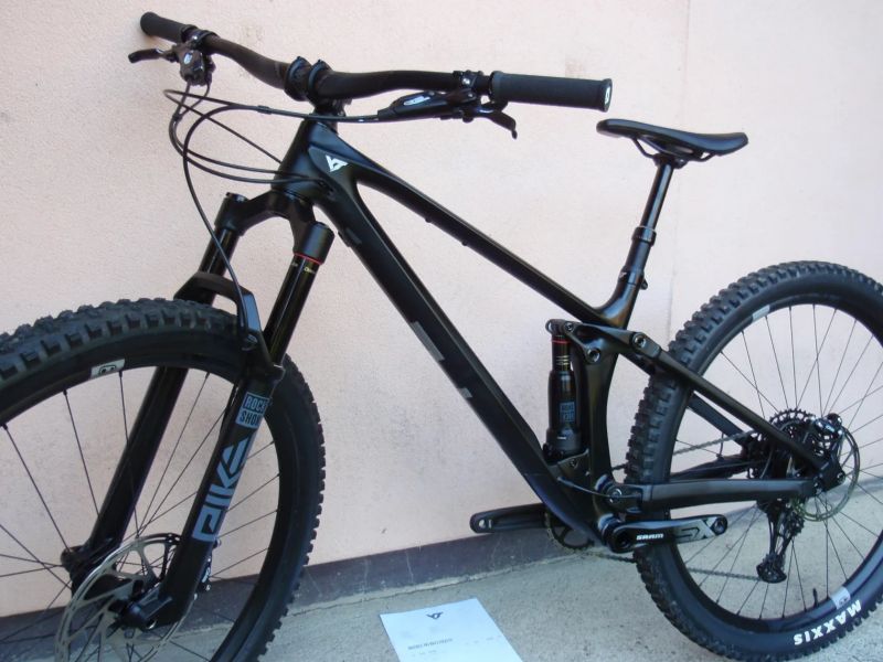 Nové YT Izzo Core 1 Carbon 2024
