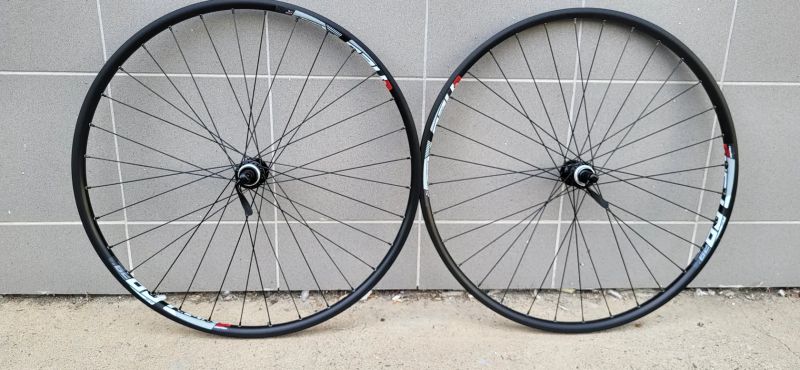 ZAPLETENÁ KOLA 29"