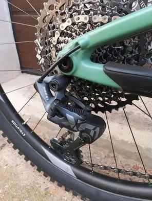 Santa Cruz Bronson V3 CC velikost :M