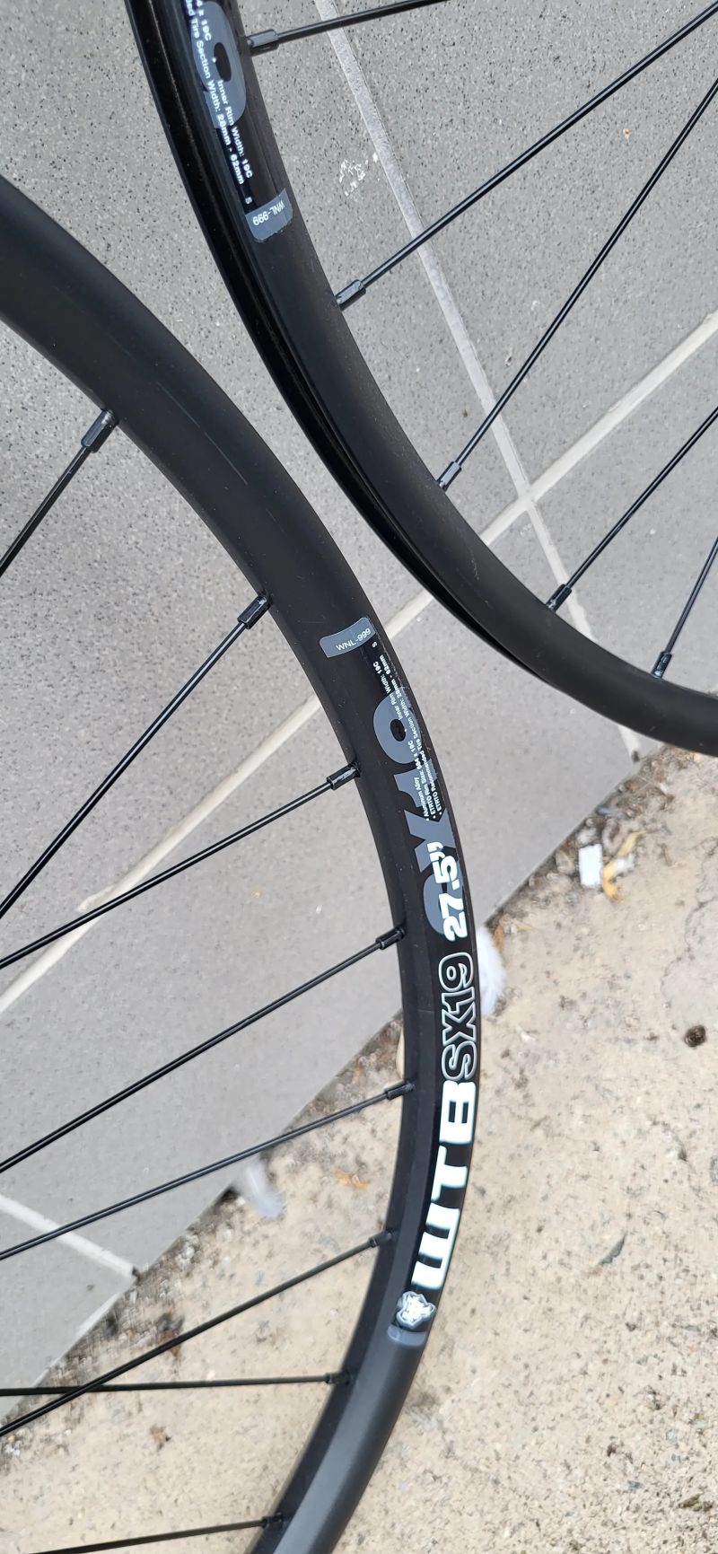 ZAPLETENÁ KOLA 27,5"