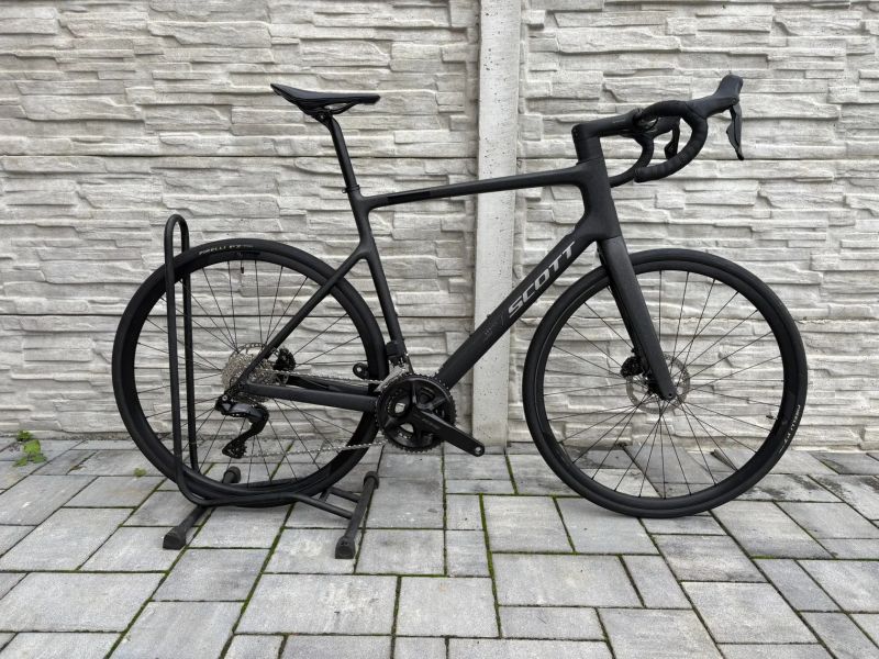Scott Addict 40 di2 2x12 < 200 km