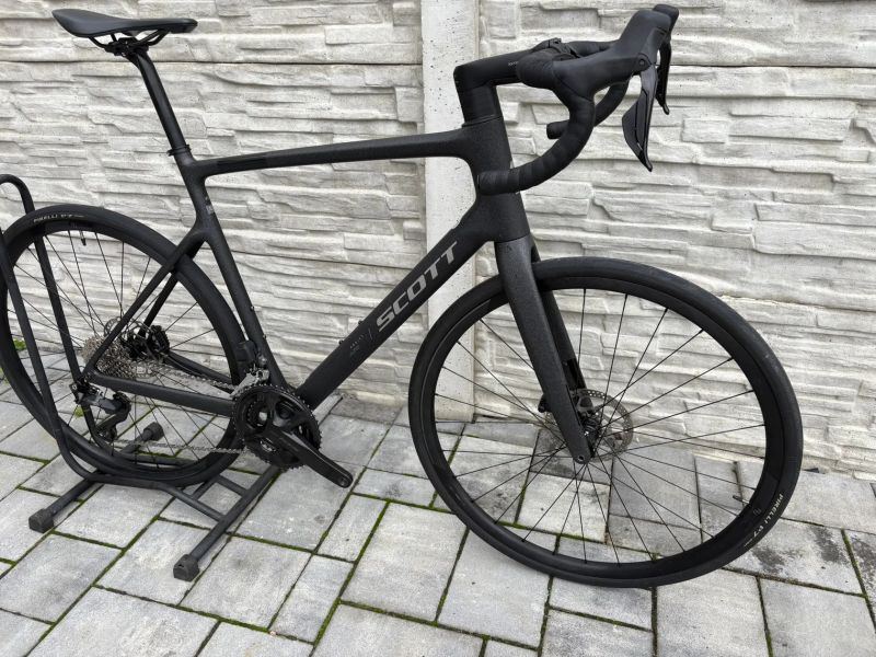 Scott Addict 40 di2 2x12 < 200 km
