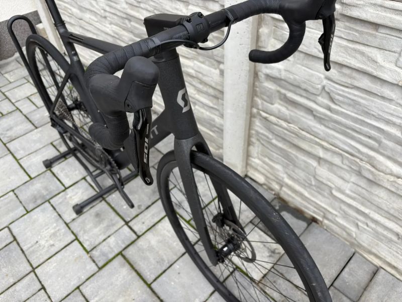 Scott Addict 40 di2 2x12 < 200 km