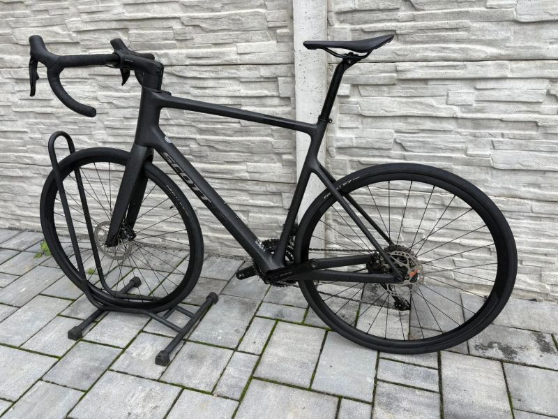 Scott Addict 40 di2 2x12 < 200 km
