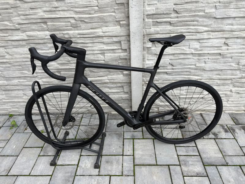 Scott Addict 40 di2 2x12 < 200 km
