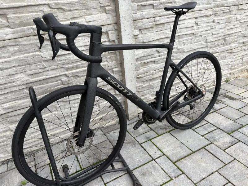 Scott Addict 40 di2 2x12 < 200 km