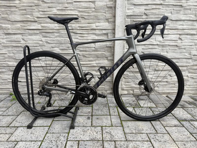 Giant Defy advanced di2 2x12 < 500 km