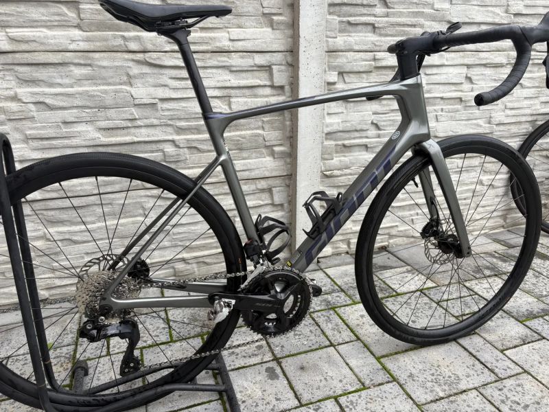 Giant Defy advanced di2 2x12 < 500 km