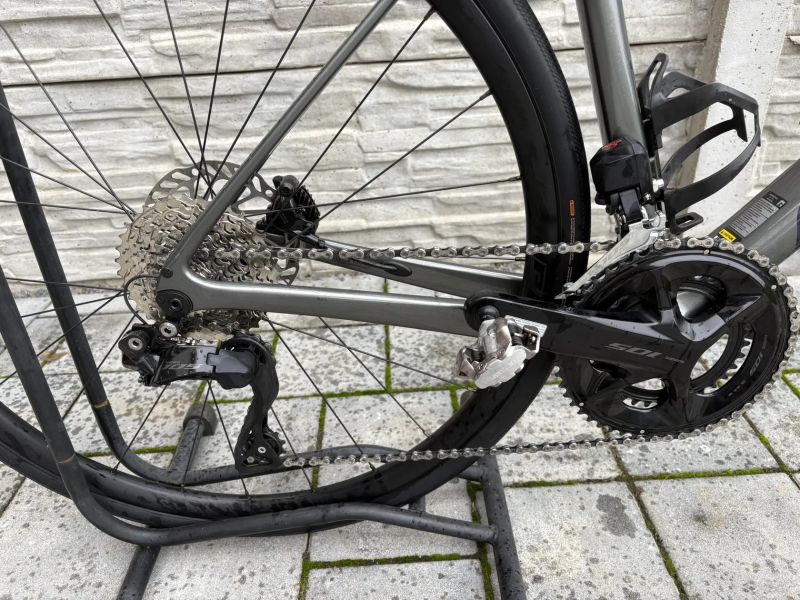 Giant Defy advanced di2 2x12 < 500 km