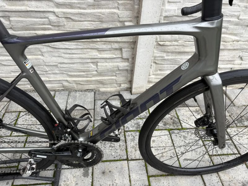 Giant Defy advanced di2 2x12 < 500 km