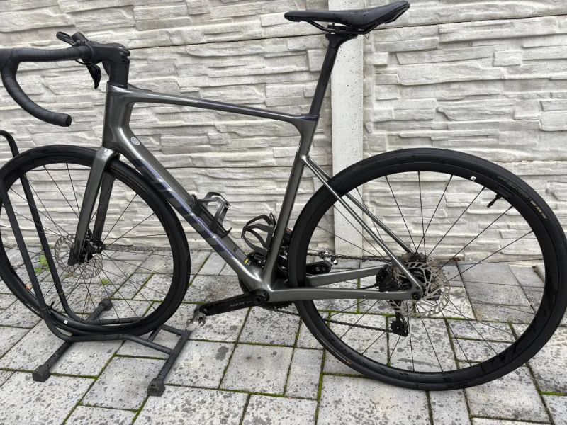Giant Defy advanced di2 2x12 < 500 km