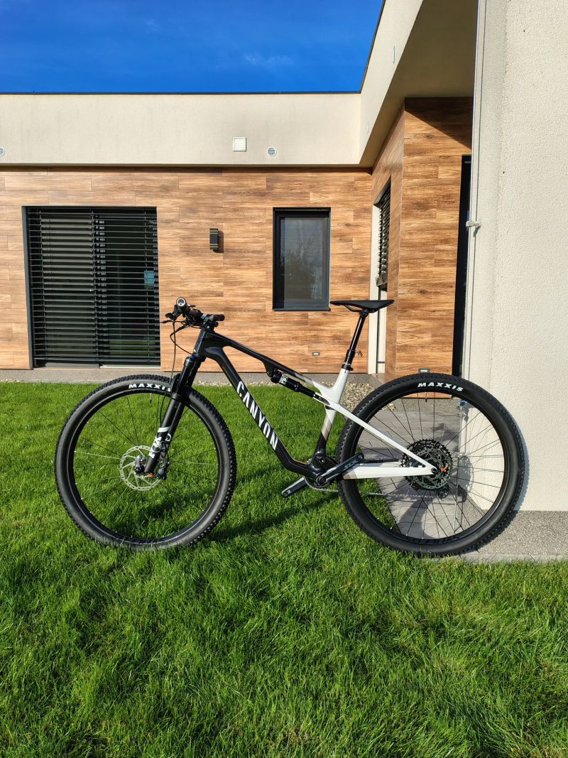 NOVÝ Canyon Lux World Cup CF vel M.