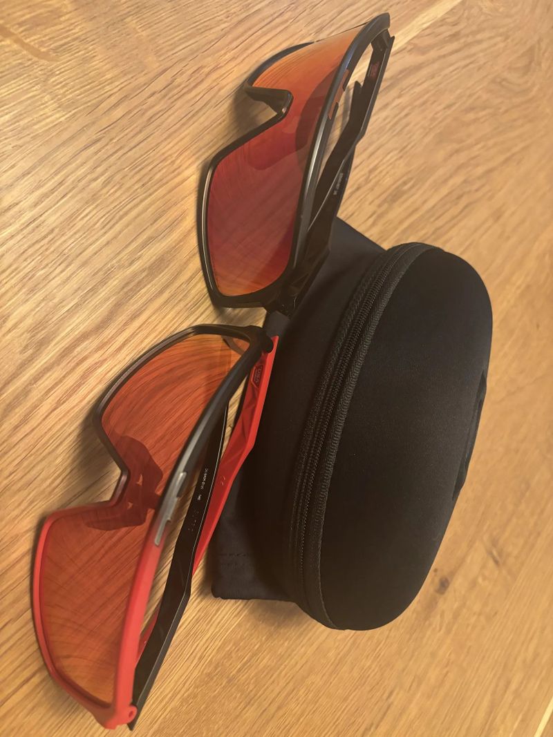 Oakley Sutro 