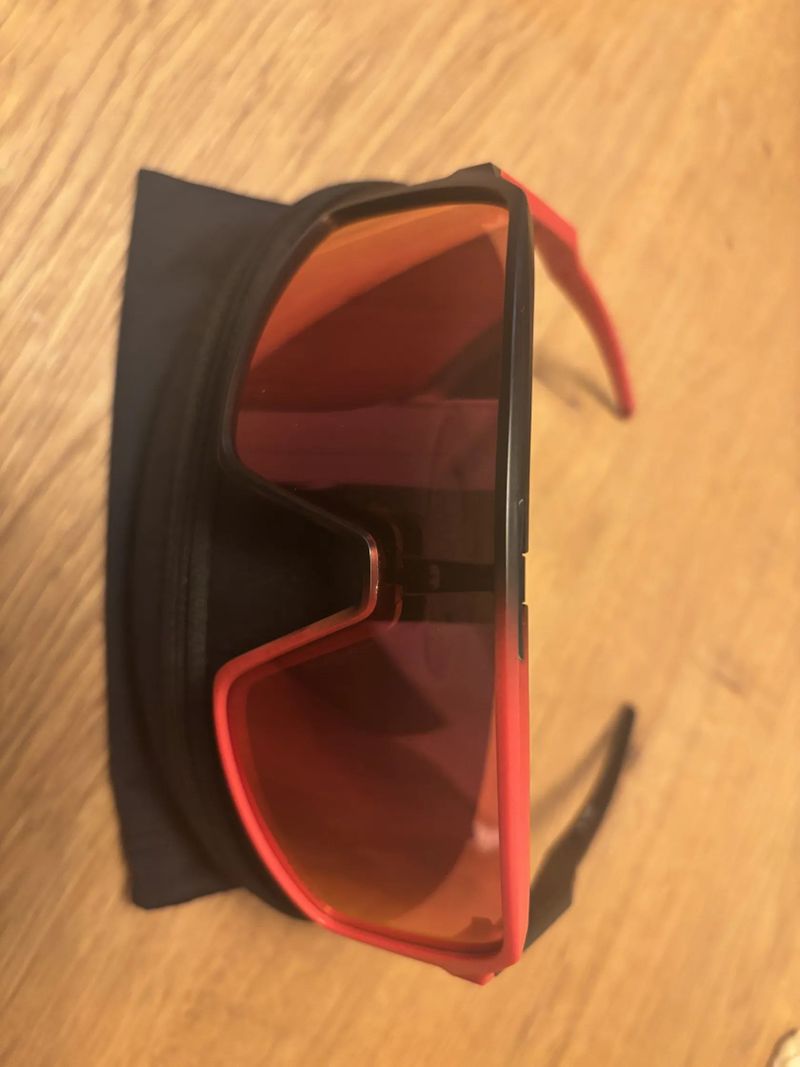 Oakley Sutro 