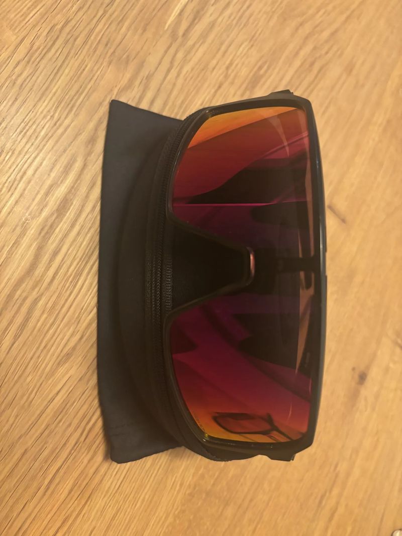 Oakley Sutro 