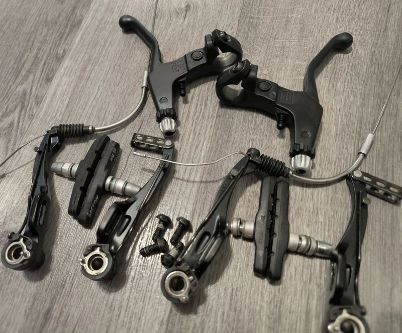 Shimano Deore V brzdy včetně pák 