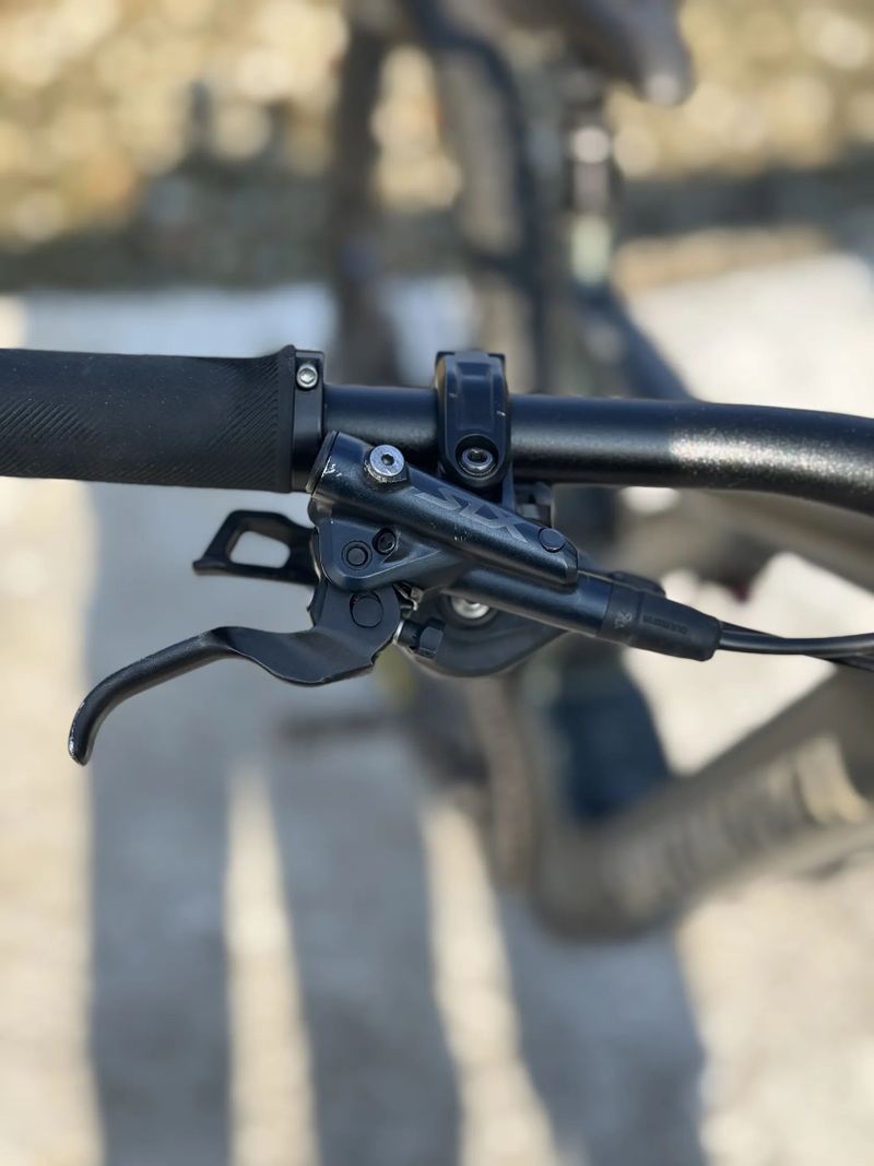 Specialized turbo levo comp 2021 2100km najeto