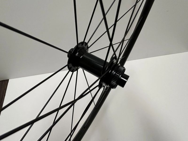 Nová zapletená kola DT Swiss R470, vnitřní šířka 20 mm, pro kotouče centerlock