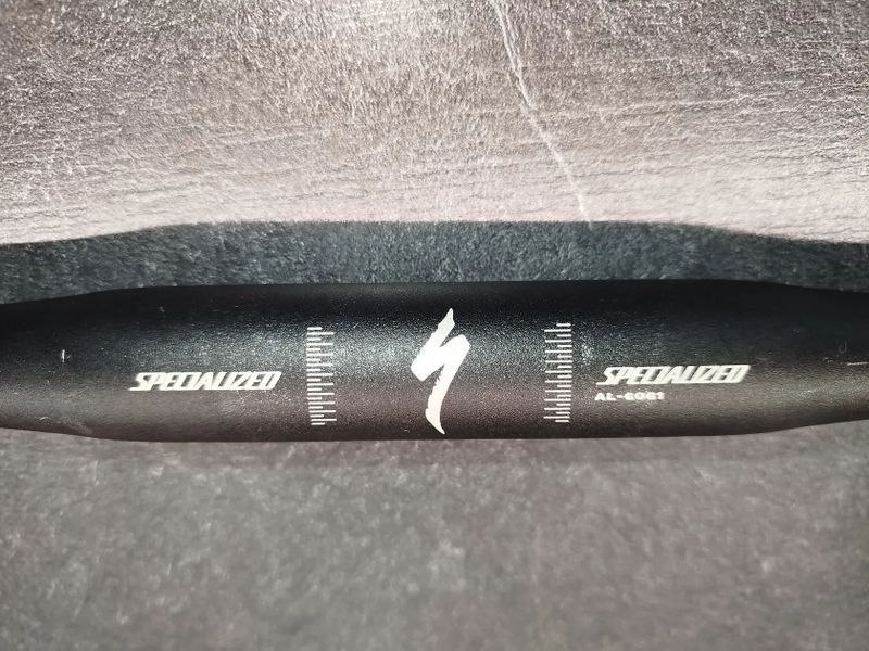 Silniční řídítka Specialized