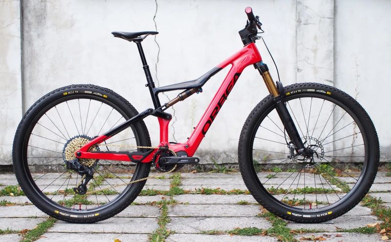 lehké elektrokolo Orbea RISE M-Ultimate XX1 AXS 540 Wh (17 kg) vel. M - najeto 242 km