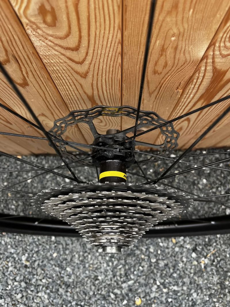 Zapletená kola alu pro gravel Mavic