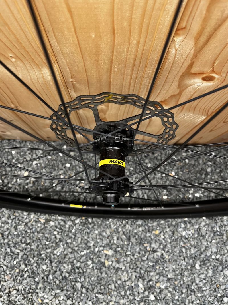 Zapletená kola alu pro gravel Mavic