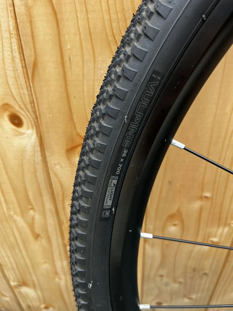 Zapletená kola alu pro gravel Mavic