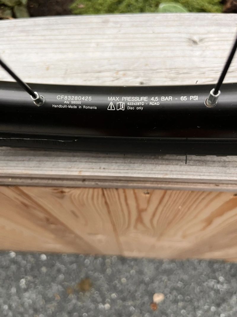 Zapletená kola alu pro gravel Mavic