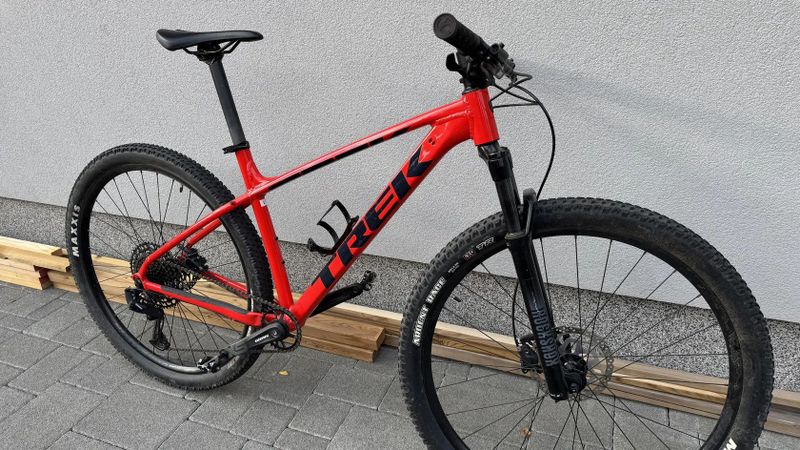 Prodám Trek MERLIN 8 vel. L, výborný stav, pro výšku postavy 168 - 185cm. 1.majitel, servisováno.