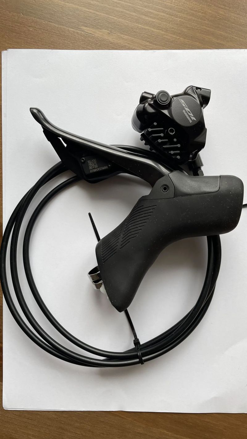Řadicí a brzdová páka Shimano 105 DI2, ST-R7170 + třmen BR-7170 pravá
