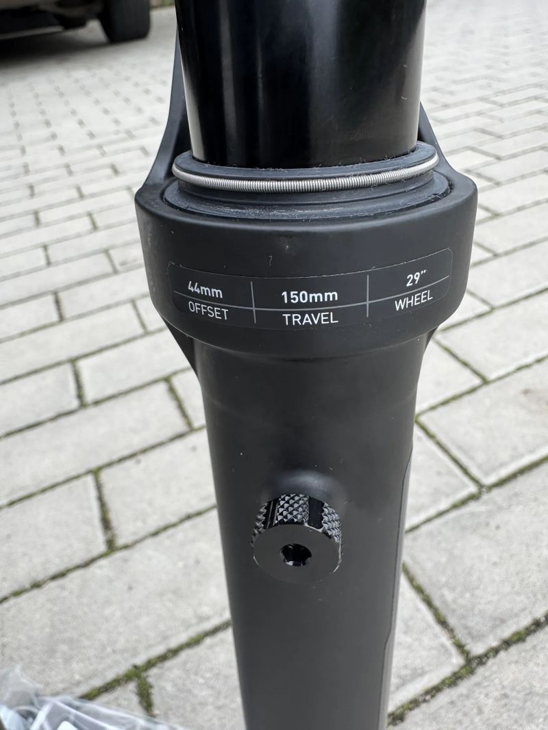 Vidlice Rock Shox Lyrik Select+ (Charger 3.1 RC2) 150mm 29"-nova