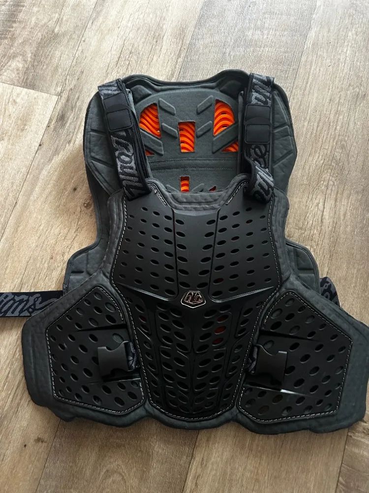 Chránič páteře a hrudníku Troy Lee Designs Rockfight D3O CE Black