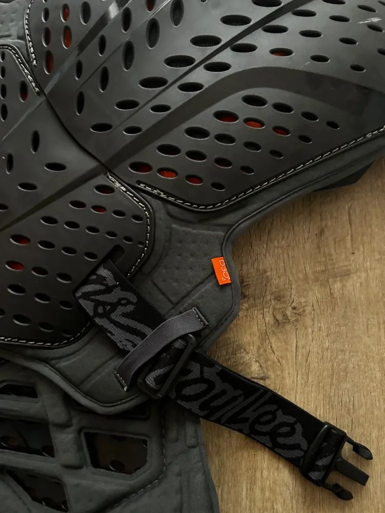 Chránič páteře a hrudníku Troy Lee Designs Rockfight D3O CE Black