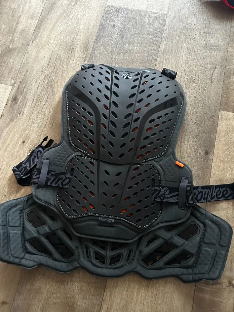Chránič páteře a hrudníku Troy Lee Designs Rockfight D3O CE Black
