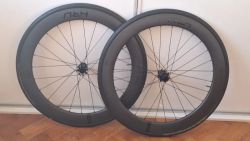 Italská karbonová zapletená kola KRU C-60D - Shimano - Center lock - pevné osy 12mm (- 60%)
