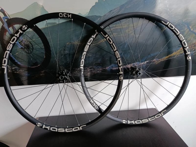 Kastar K30 29" + náhradní ráfek 