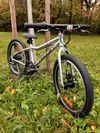 Amulet Youngster 20 Disc (Hydraulické brzdy)