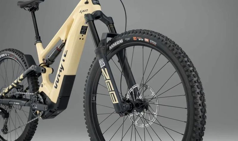 Whyte Kado RS / karbon, Bosch CX 5.gen. / výprodej DEMO EBIKE, vel. M (SLEVA -35%)