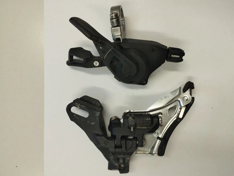 Přesmykač Shimano SLX FD-M7020 a řadící páčka Shimanon SLX SL-M700 